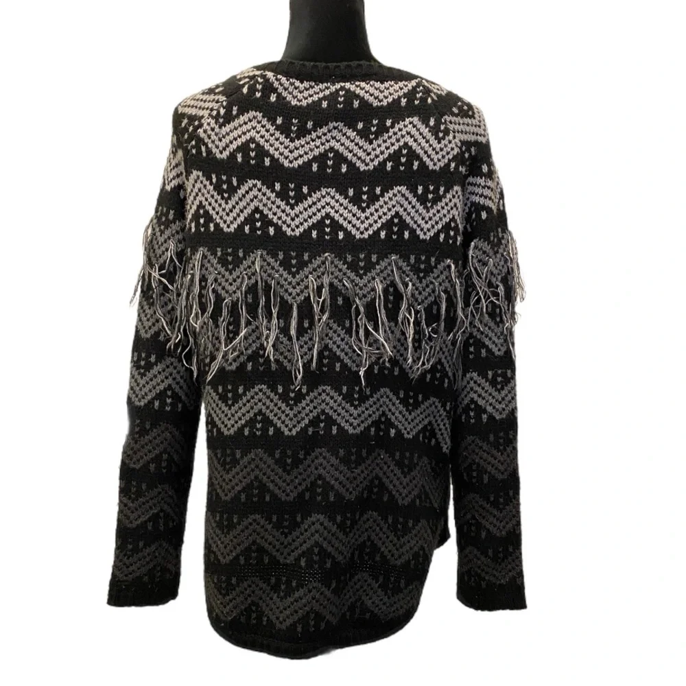 SZ M Romeo & Juliet Couture VNeck fringe tassel sweater - Picture 2 of 6